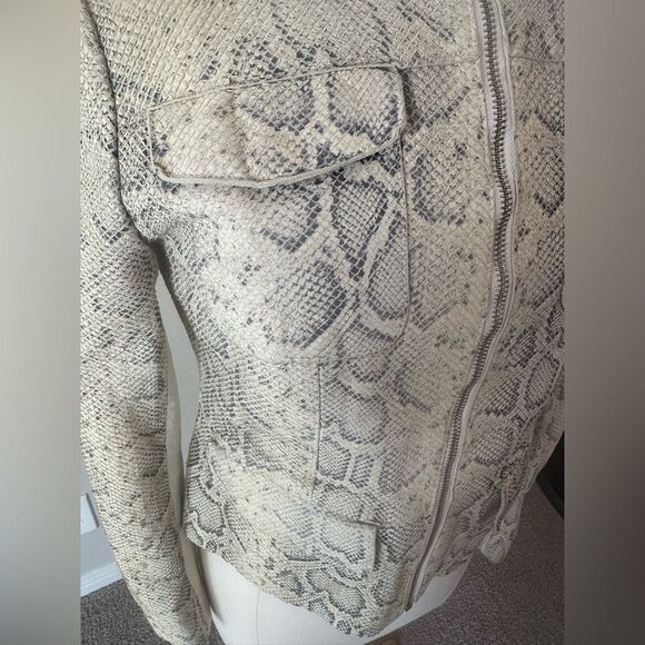 Elie Tahari Gwen Snake Suede Front Jacket Size Medium - Picture 3 of 16